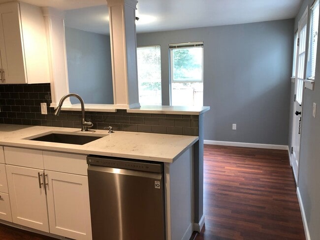 Photo - 3 bedroooms townhouse. Great School District!!