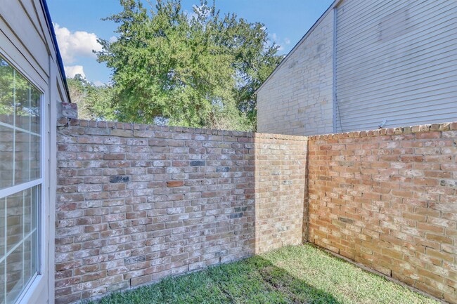 Building Photo - 13911 Piping Rock Ln