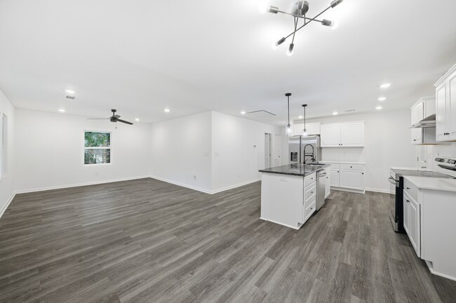 Photo - 175 Holly Rd NW