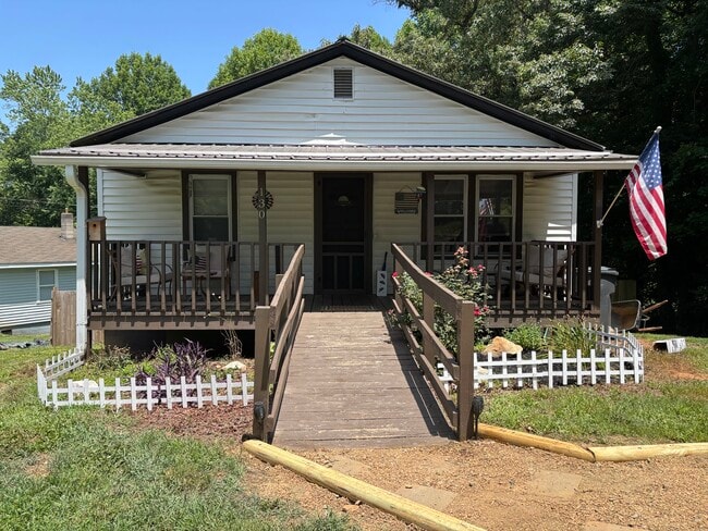 Building Photo - 130 Mountain View Rd