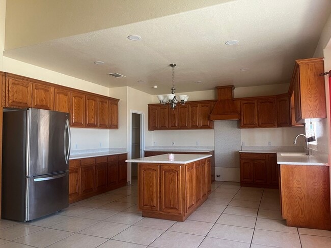 Photo - 4 bedroom 2bathroom Home Available now!