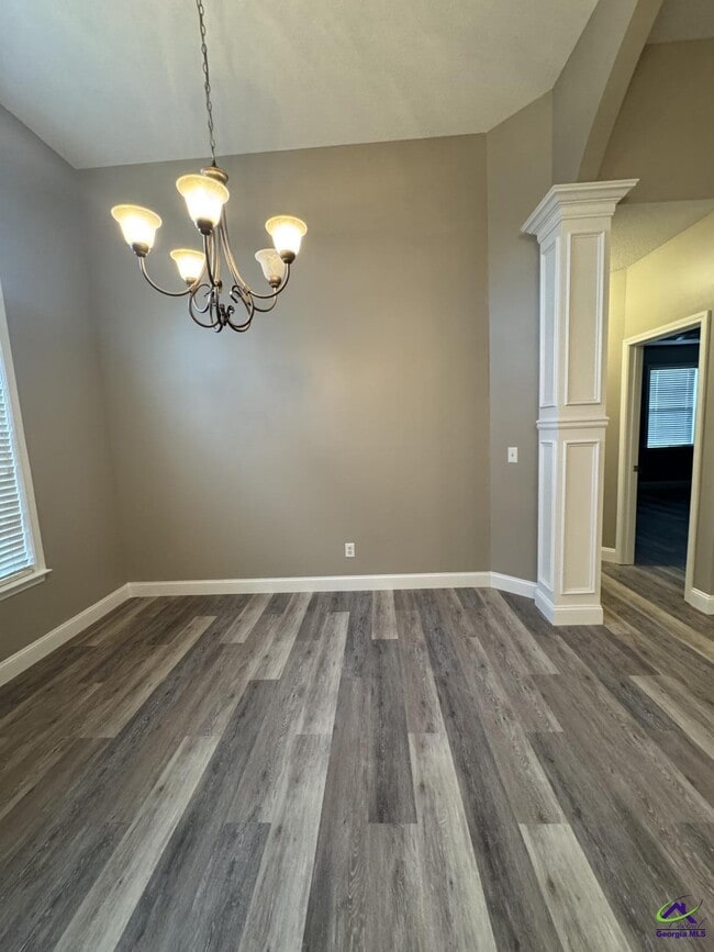 Photo - 106 Daventry Ln