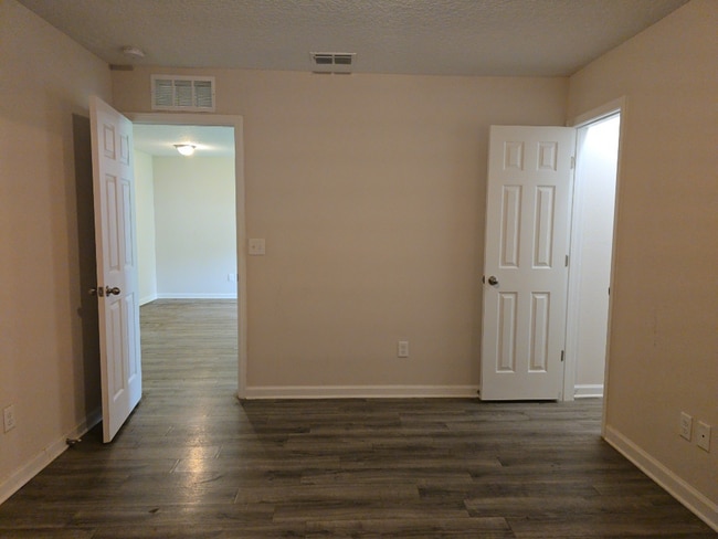 Photo - 11138 Pine St