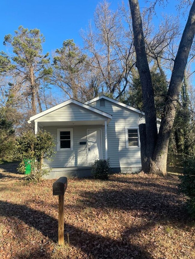 Charming 2 bedroom bungalow - Charming 2 bedroom bungalow House