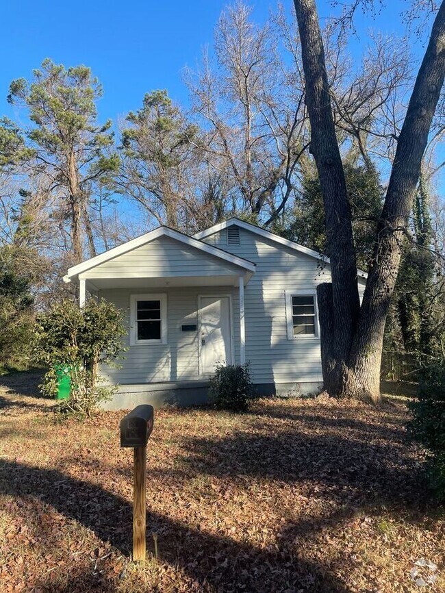 Building Photo - Charming 2 bedroom bungalow Rental