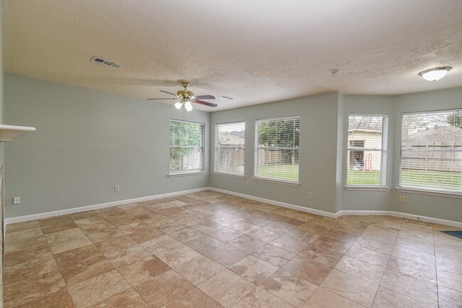 Photo - 16818 Parliament St