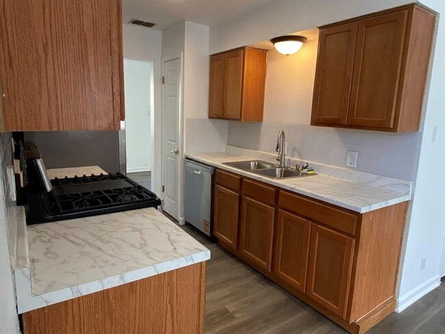 Photo - 5813 Signal Point