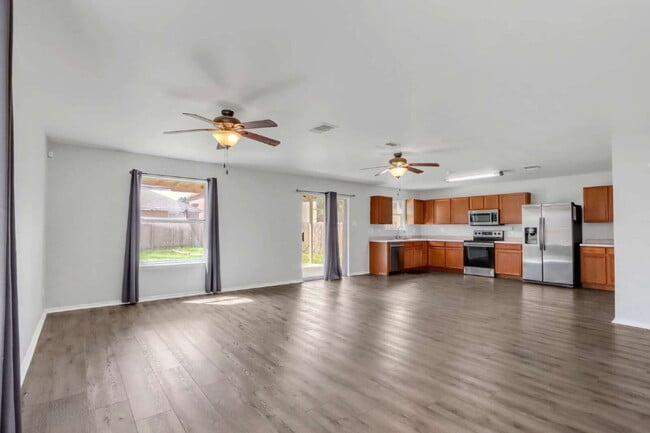 Photo - "Spacious 4-Bed, 3-Bath Retreat with Solar Panels!"