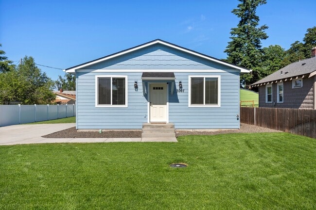 Building Photo - NEWLY RENOVATED 2 BEDROOM HOME.