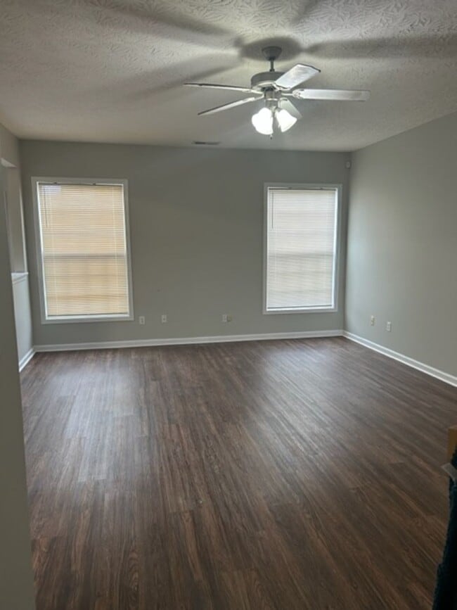 Photo - 230 Prescott Ln