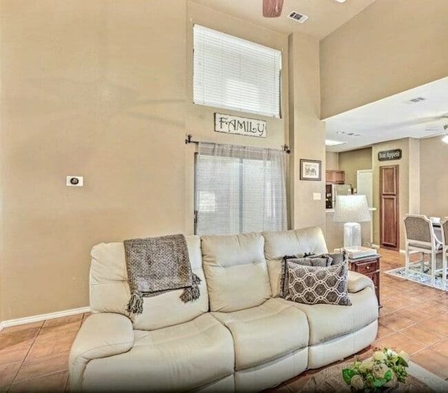 Photo - 209 Piccadilly Cir