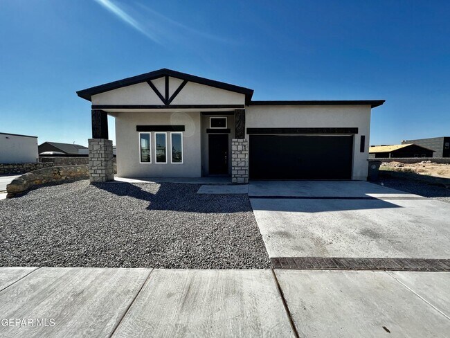 Building Photo - 14852 Mike a Mendoza Ave