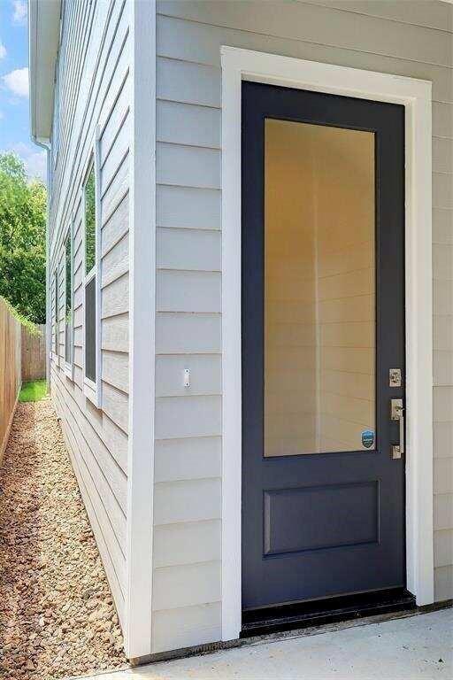 Photo - 2607 Nagle St