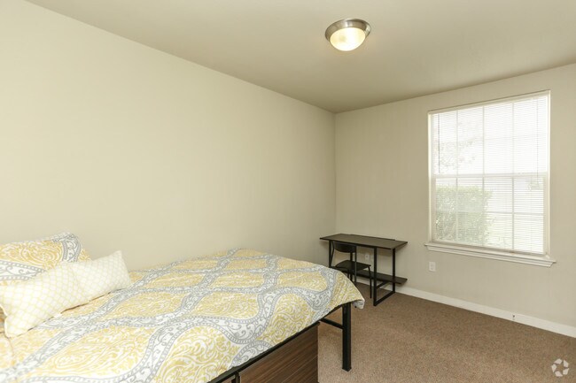 2BR, 1BA SINGLE - 590SF