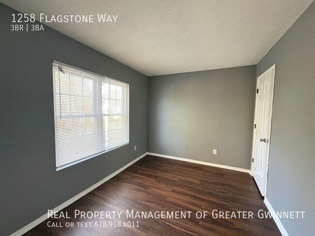 Photo - 1258 Flagstone Way NW