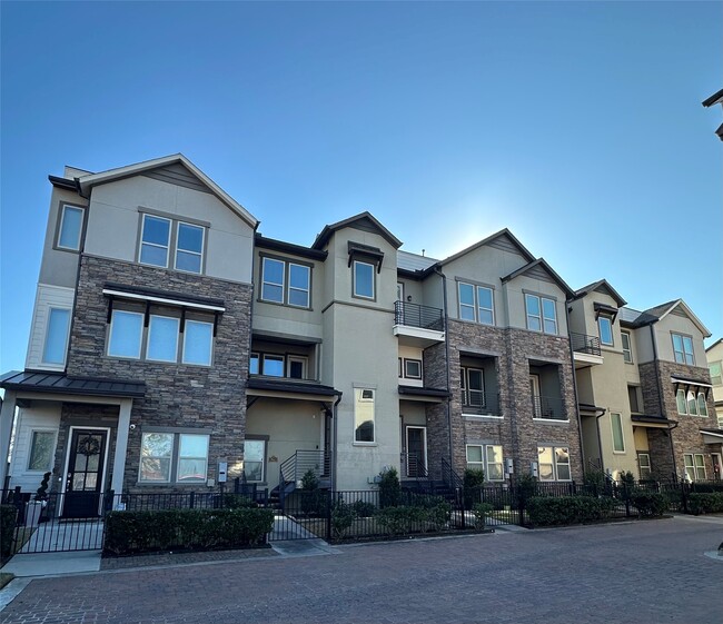 Building Photo - 2643 Fountain Key Blvd