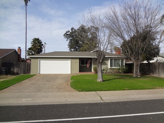 Building Photo - Coming Soon! Nice 3 bedroom 2 bath home in Rancho Cordova
