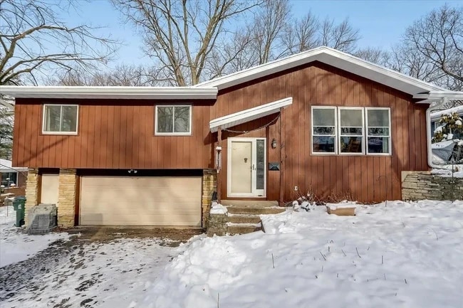 Building Photo - 4906 Academy Dr