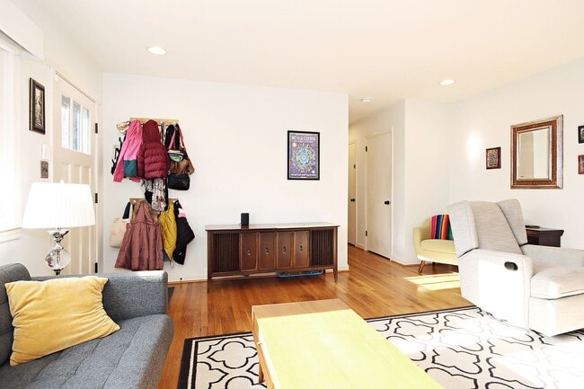 Photo - Nicely Updated Pet-Friendly N.Downtown/Locust Grove Home