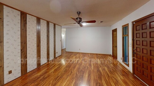 Photo - 102 Meadow St