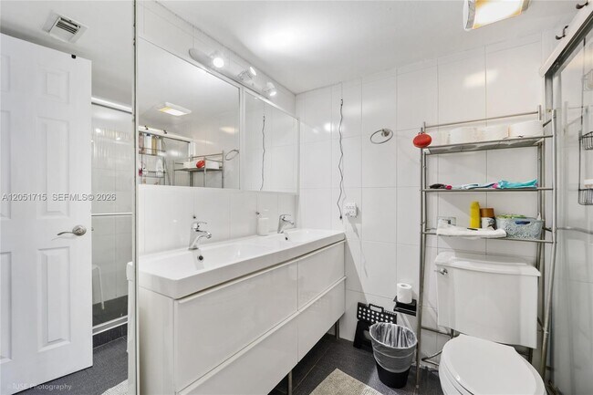 Photo - 1801 S Treasure Dr Unidad 4