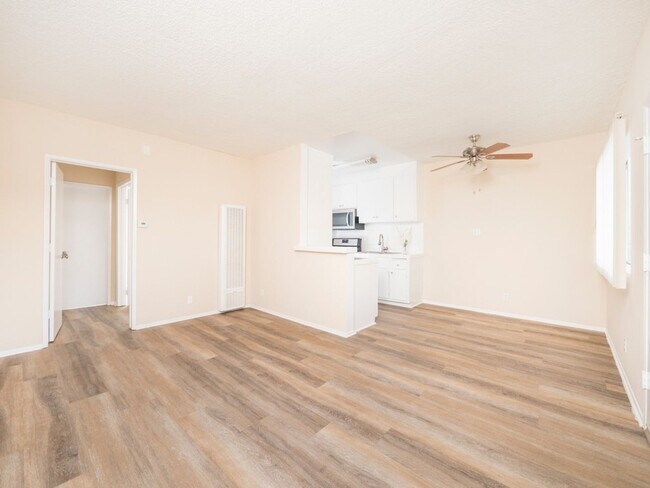 Photo - 1645 N. Winona Blvd