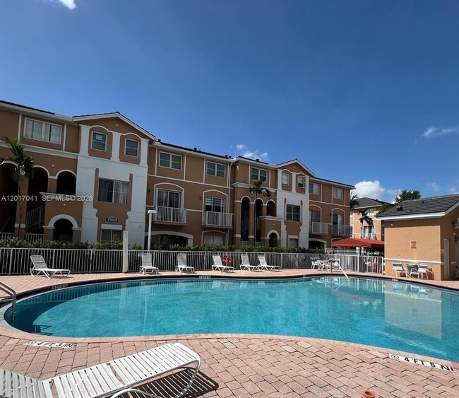 Building Photo - 7080 NW 177th St Unit 203-13