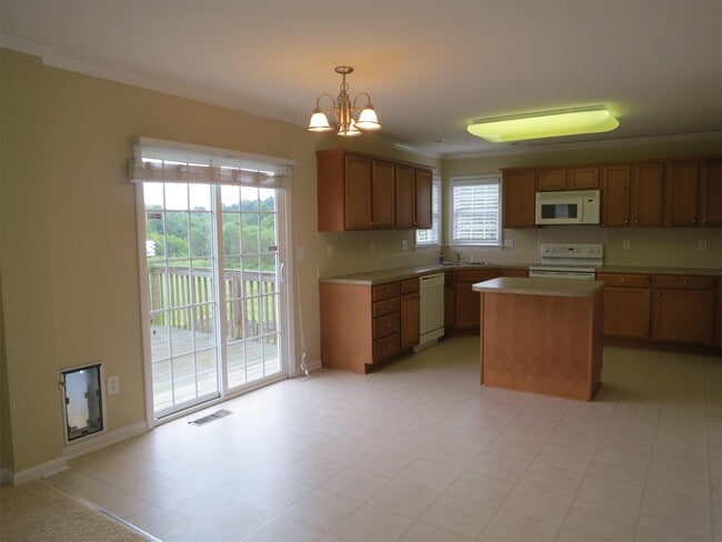 Photo - 305 Cinnamon Way