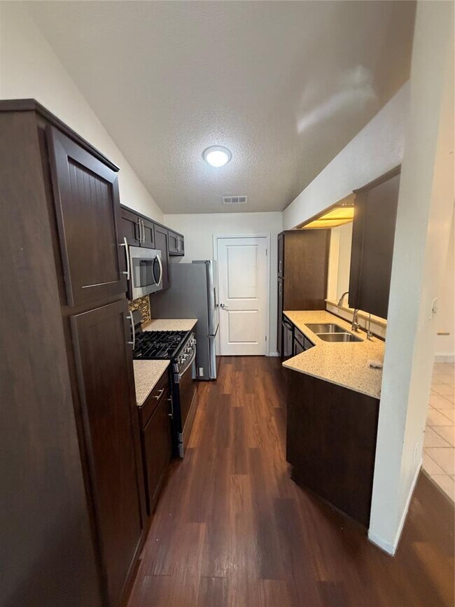 Photo - 1100 York Castle Dr