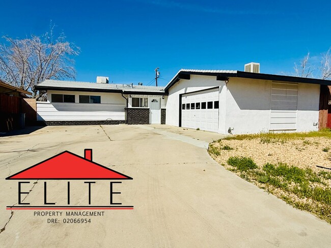 Building Photo - AVAILABLE NOW!