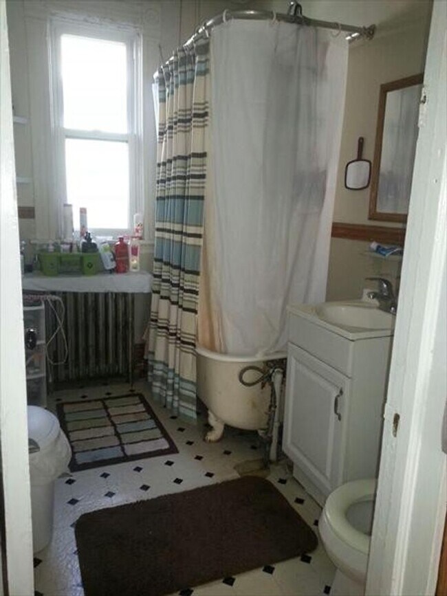 Photo - 2627-29 N. Bartlett Ave. Unit Upper