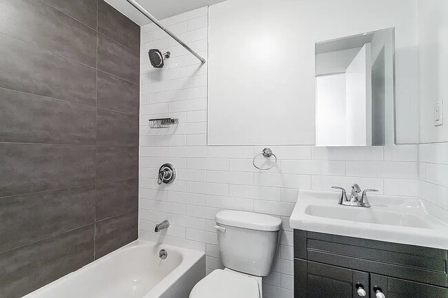Photo - 457 W 17th St Unidad 1
