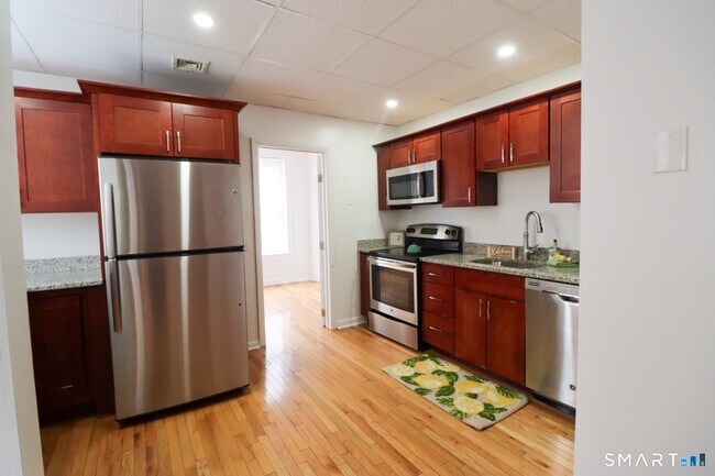 Photo - 140 State St Unidad D