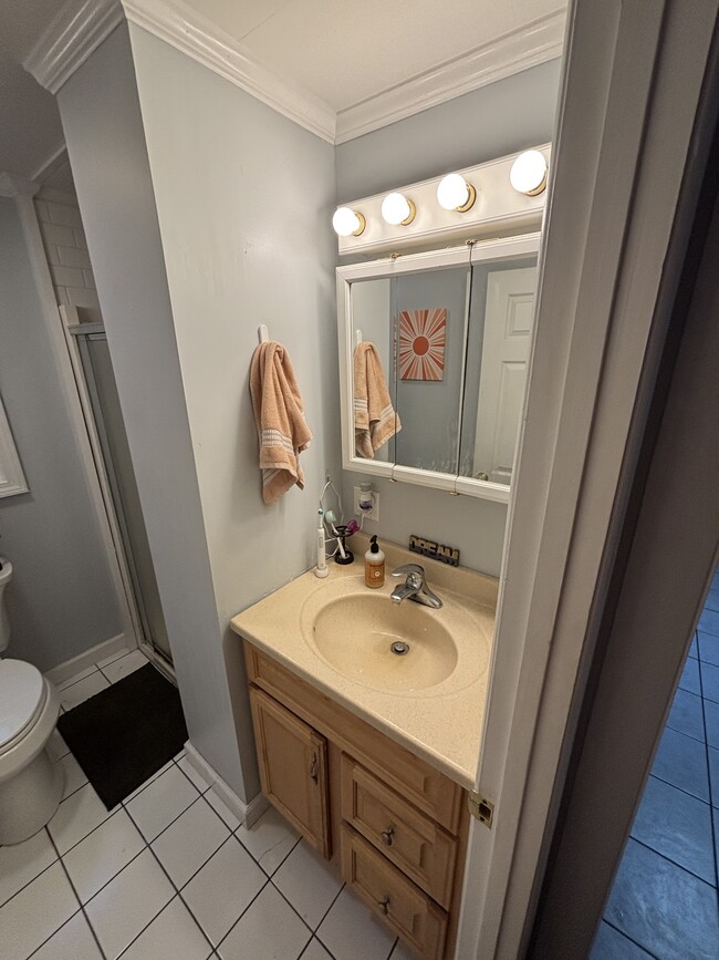 Photo - 77 Circuit St Unit #1