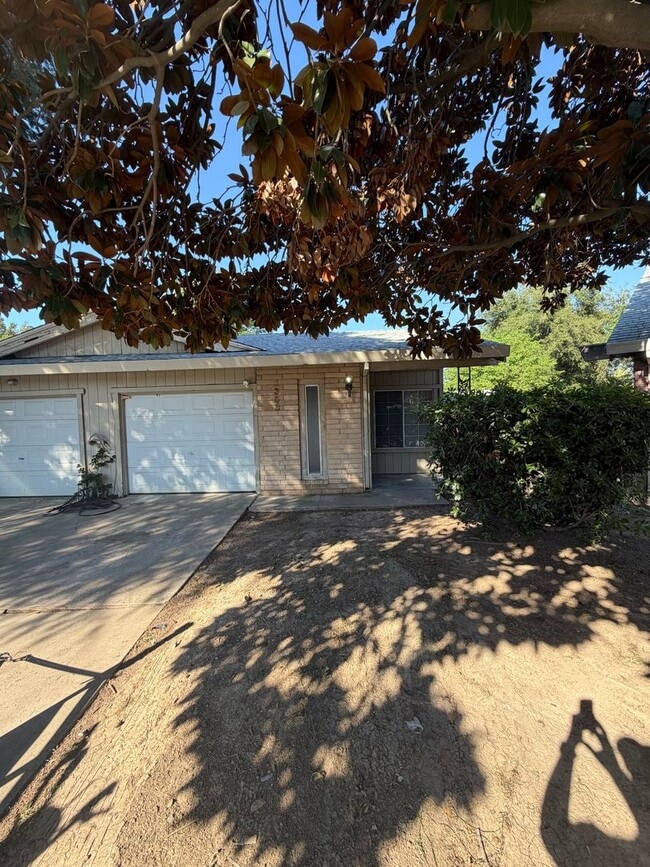 Building Photo - 2358/60 Imran Drive Unit 2358