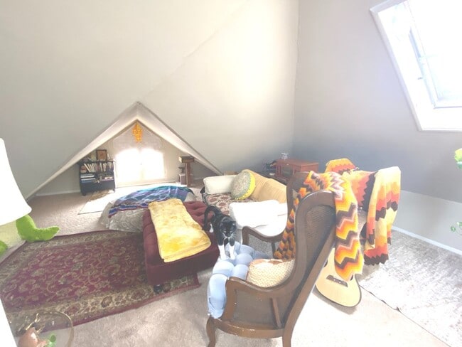 Building Photo - 2533 N Lake Dr Unit 2535B