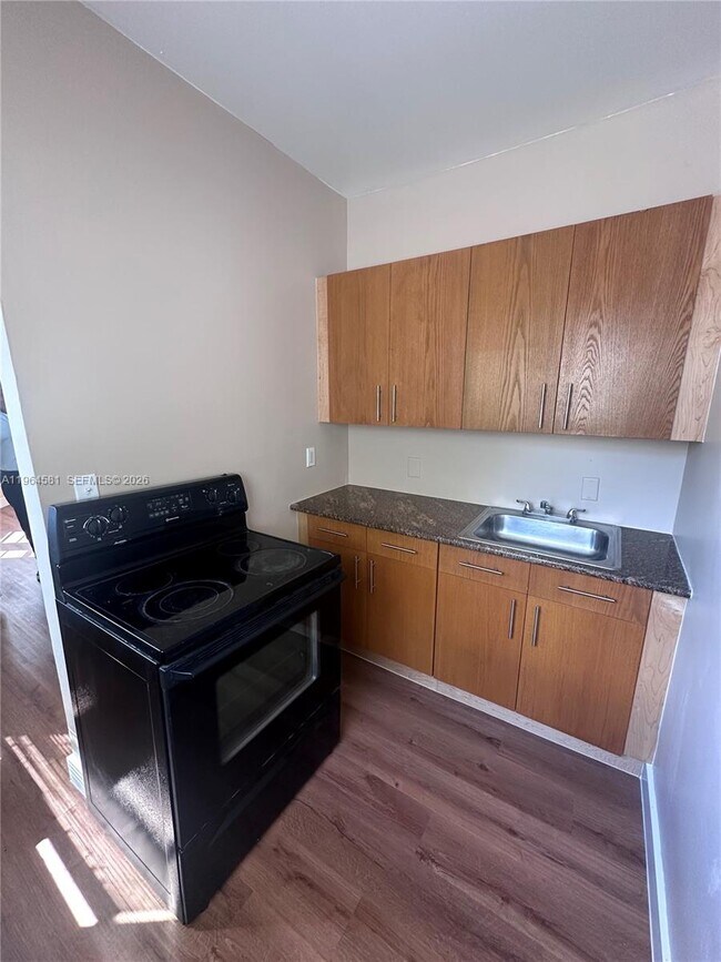 Photo - 295 NE 55th St Unidad 2