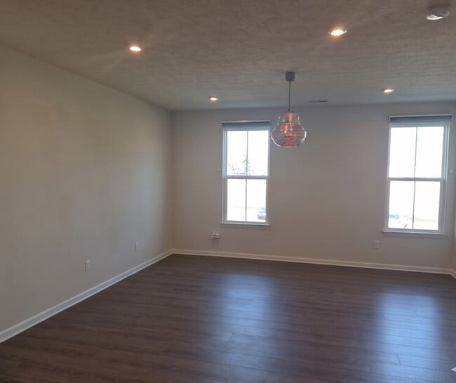 Photo - 18 Wentworth Ln