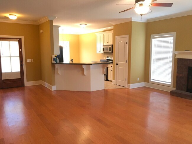 Photo - 233 Forest Glen Dr