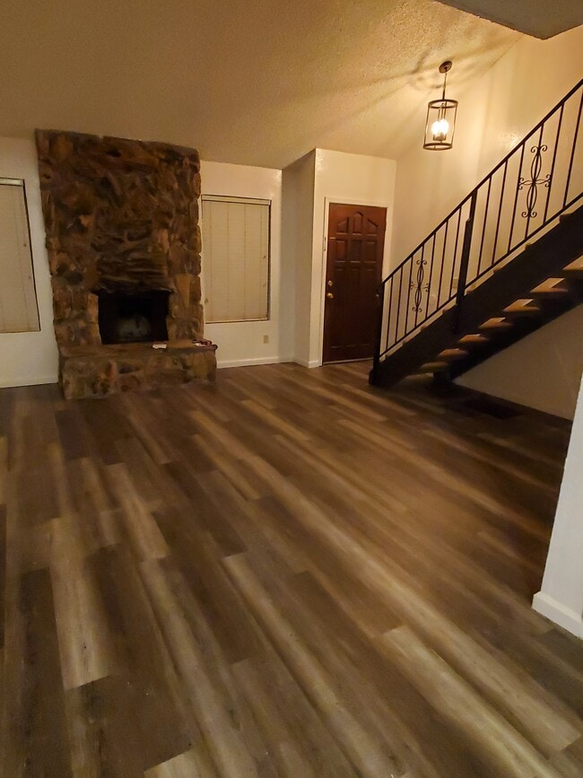 Building Photo - 528 14th St Rental