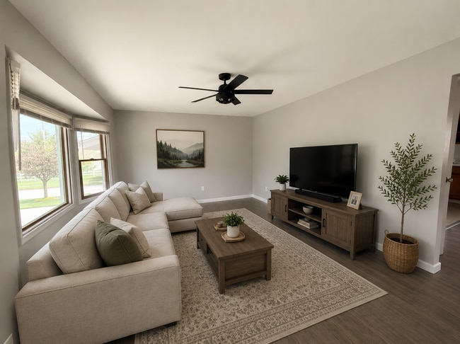Building Photo - 3 Bed 1.5 Bath home **Available May***