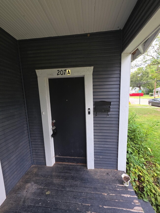 Building Photo - 207 E Rutherford St Unit A Rental