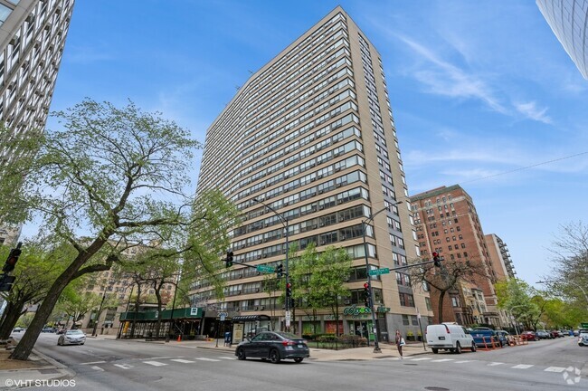 Building Photo - 2930 N Sheridan Rd Rental