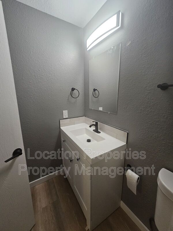 Photo - 950 Monterey Way