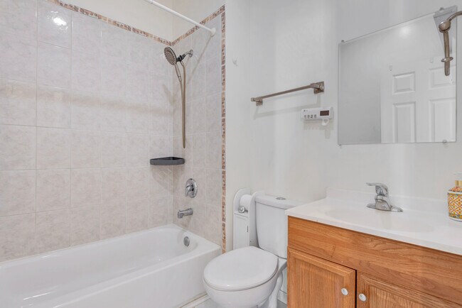 Photo - 806 Kennedy St NW Unidad 2