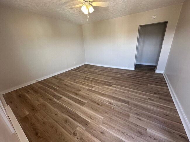 Photo - 517 Sheets St