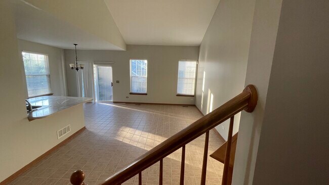 Family room - 1172 Grand Blvd