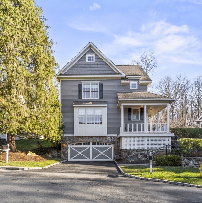 Building Photo - 4 Woods Way