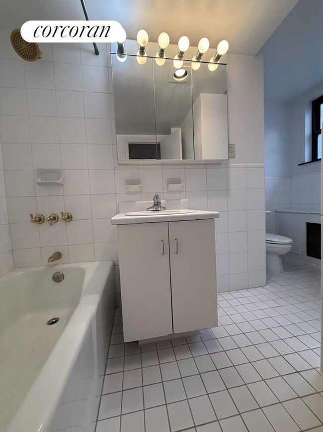 Photo - 117 W 58th St