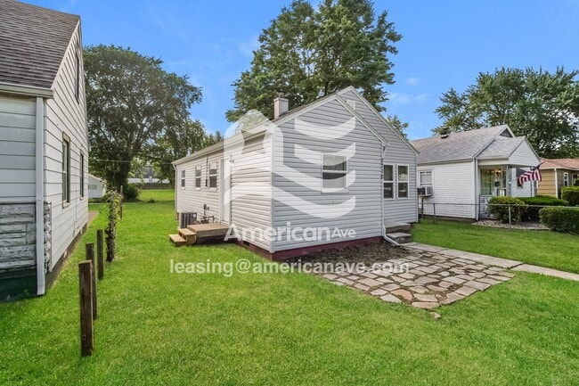 Photo - 2710 Fletcher St